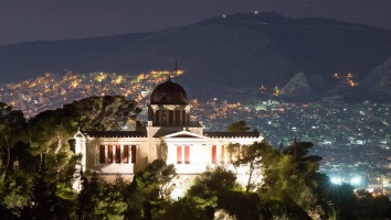 Full moon at the Observatory, under the sky of Athens